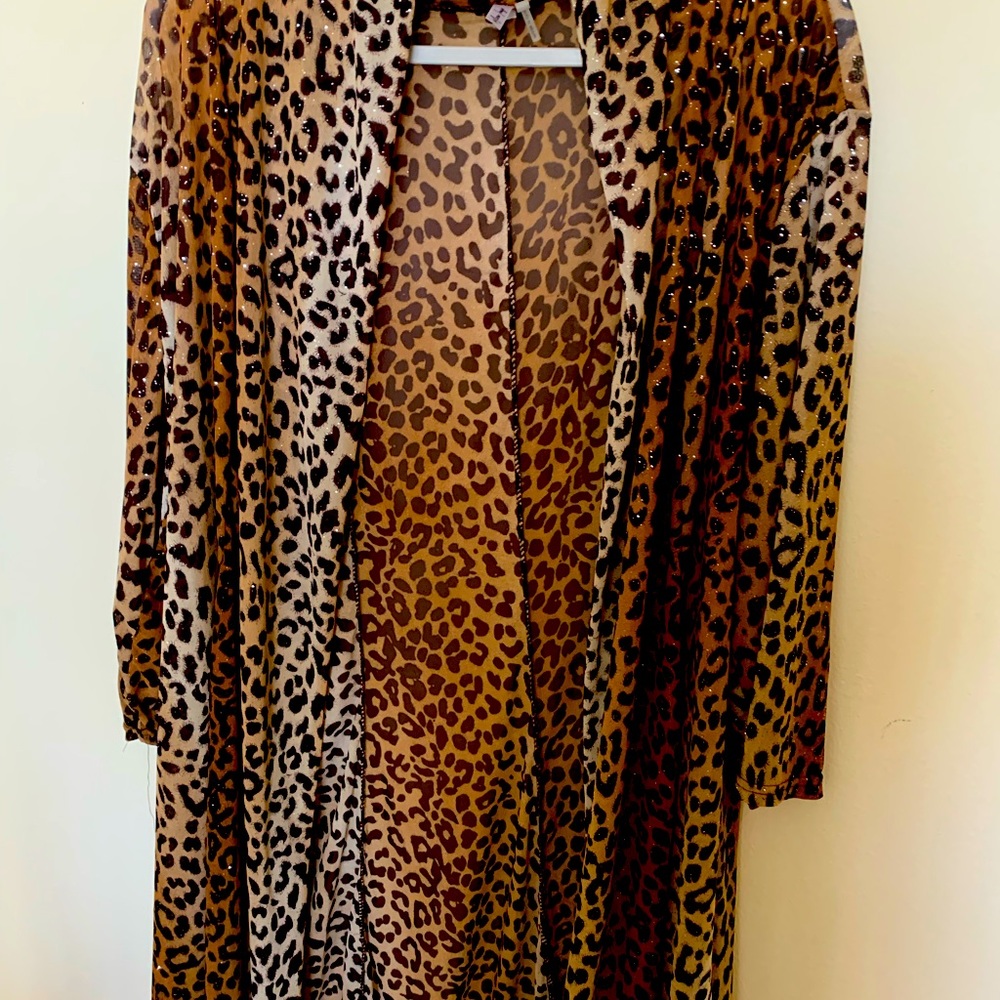 Mid length open leopard color with silver glitter open top